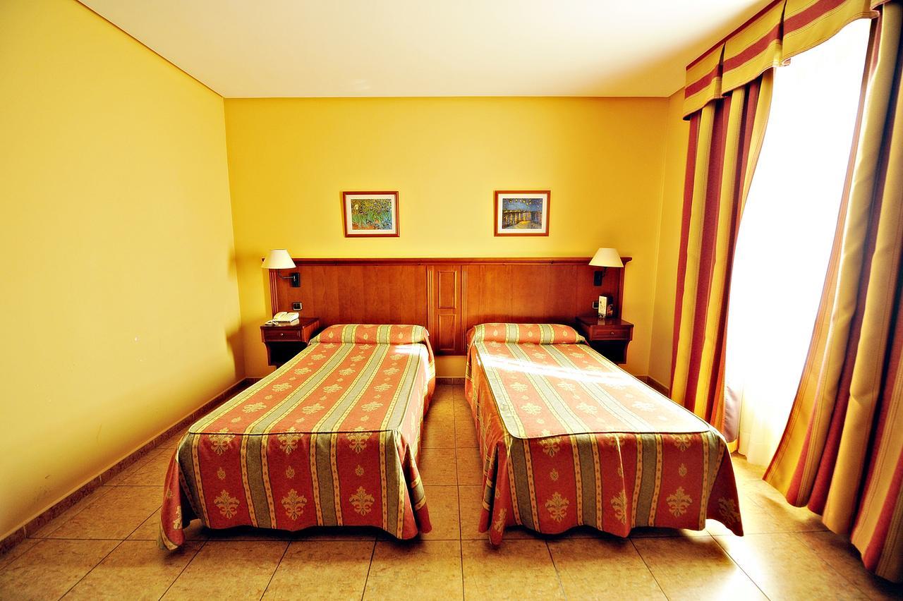 Hotel Lozano Antequera Zewnętrze zdjęcie
